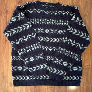 Nautica Navy and White Crewneck Sweater